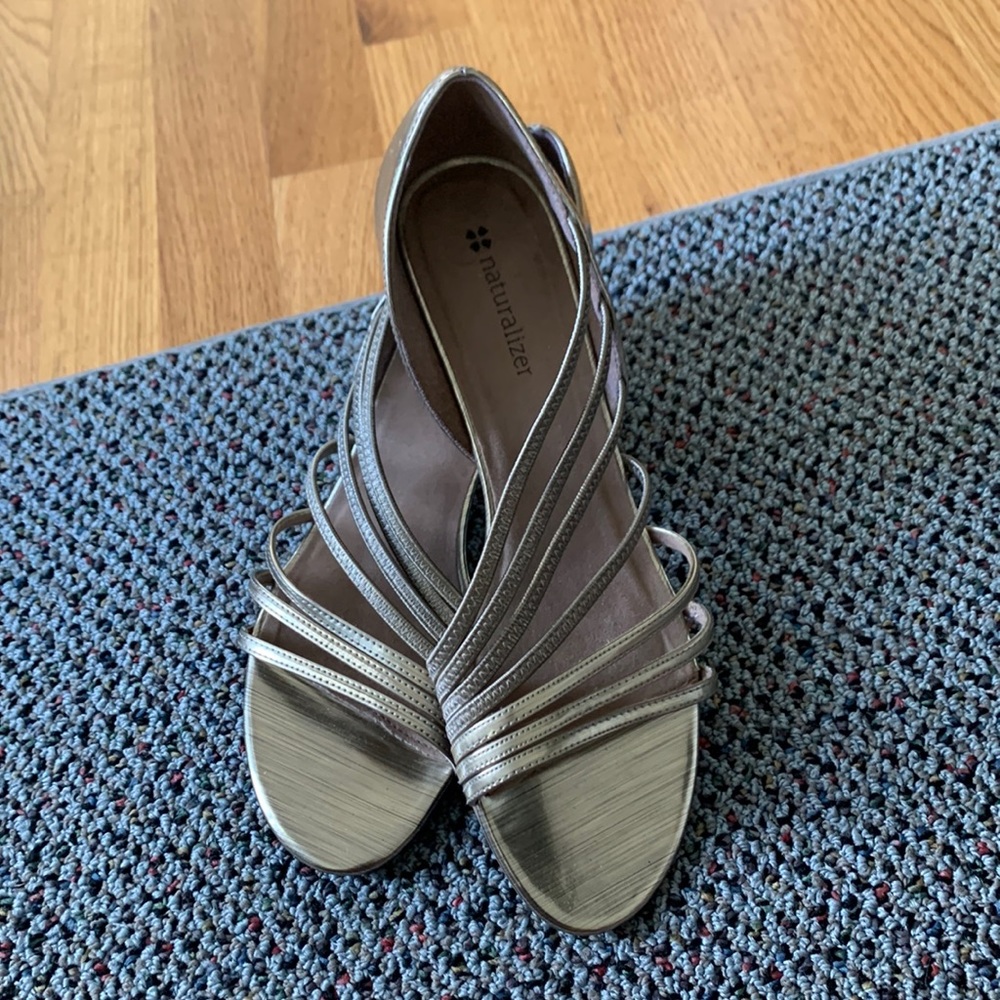 Like New Womens Short Heels